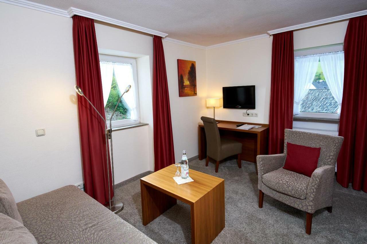 Landhotel Krolik Daun Exteriör bild