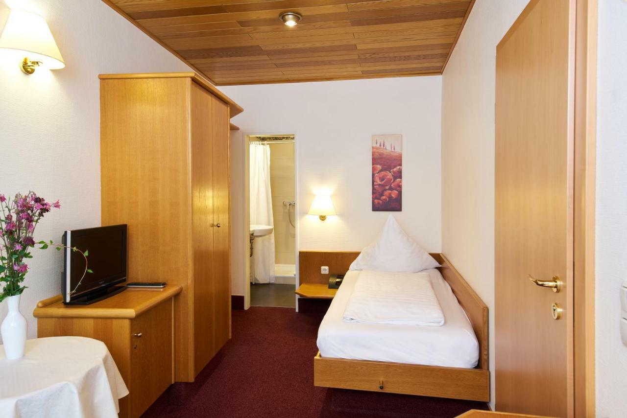 Landhotel Krolik Daun Exteriör bild