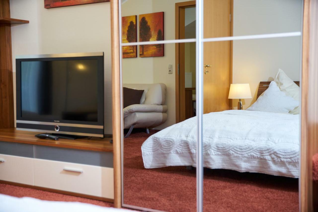 Landhotel Krolik Daun Exteriör bild